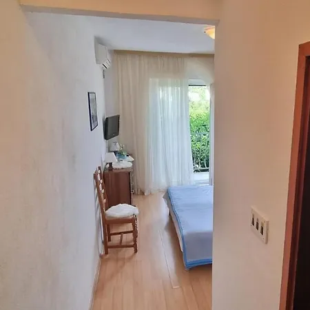 Triple 5658b Gostinjska kuća Supetar