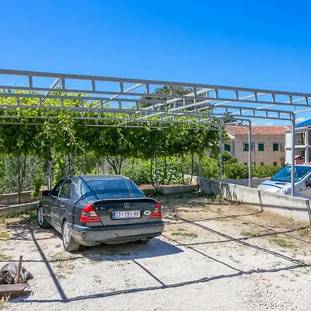 Triple 5658b Gostinjska kuća 3*