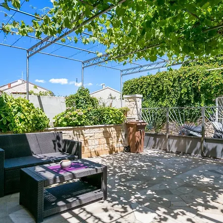 Gostinjska kuća Triple 5658b 3*